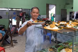 Bếp ăn từ thiện của lão nông miền Tây