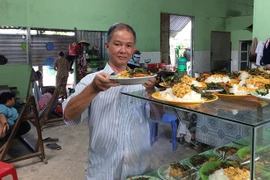 Bếp ăn từ thiện của lão nông miền Tây