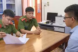 Cán bộ giả chữ ký lãnh đạo huyện bị bắt