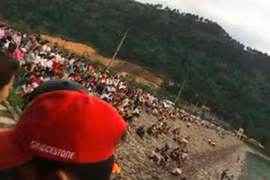 Hà Nội: Đôi nam nữ nắm tay nhau chết đuối dưới hồ