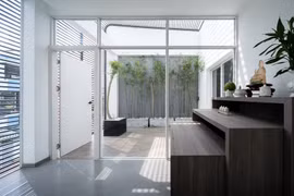 Nhà cũ kỹ bỗng bất ngờ ngập nắng gió sau cải tạo ở Sài Gòn