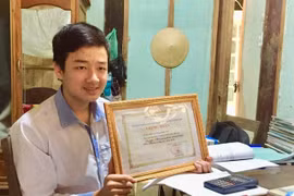 Hà Tĩnh: Nghị lực của cậu học trò mồ côi học giỏi toàn diện