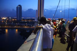 Bỏ lại người vợ sắp cưới, nam thanh niên nhảy cầu tự tử