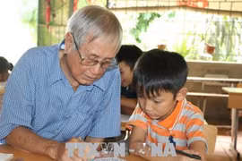 Lớp học đặc biệt của "ông giáo" vùng biên