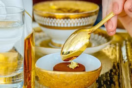 Khám phá nhà hàng chuyên dùng vàng để trang trí món ăn tại Dubai