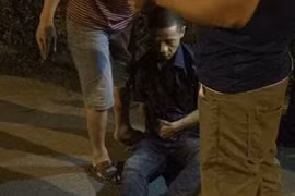 Vợ đòi ly hôn, chồng dùng dao đâm chết tại chỗ