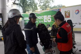 Xăng dầu đồng loạt tăng giá, E5 RON92 giá 19.440 đồng/lít