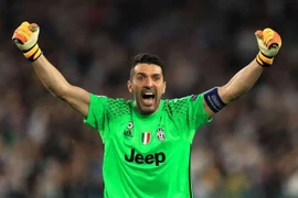 Buffon chia tay Juventus sau 17 năm gắn bó