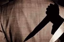 Con gái đâm chết mẹ ruột khi đang ngủ