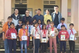 Mang Yang: Thăm, tặng quà cho hộ nghèo, học sinh có hoàn cảnh khó khăn