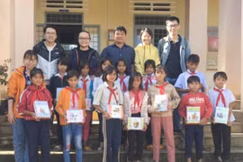 Mang Yang: Thăm, tặng quà cho hộ nghèo, học sinh có hoàn cảnh khó khăn