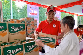 "Chợ nhân đạo": Chia sẻ với người dân vùng khó