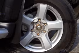 La-zăng xe ôtô bị hư hỏng, có cần phải thay thế?