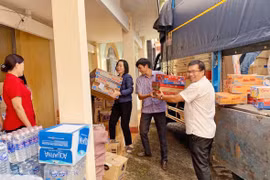 Ủy ban MTTQ Việt Nam tỉnh Gia Lai trao hàng cứu trợ cho người dân vùng lũ