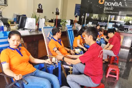 Hơn 100 người hiến máu tình nguyện tại Ngân hàng Đông Á-Chi nhánh Gia Lai