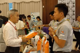 Làm bún từ trái gấc