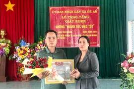 Dũng cảm ngăn ô tô lao xuống vực