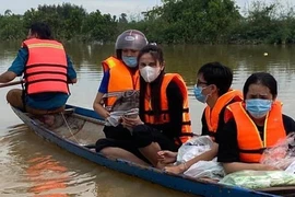 Cứu trợ: Tình cảm và lý trí