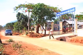 Mang Yang "tiếp sức" cho làng đặc biệt khó khăn