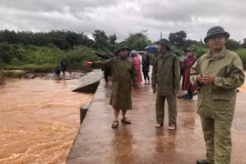 Vụ 2 cha con bị nước lũ cuốn trôi: Đã tìm thấy thi thể người cha