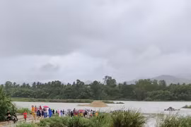 Bình Định: Đi bắt cá ven sông, một thanh niên bị lũ cuốn mất tích