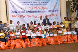 Những phần quà mang đậm tình người