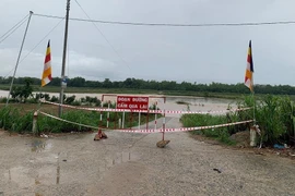 Quảng Ngãi: Lũ dâng khiến gần 2.000 dân bị cô lập, miền núi sạt lở