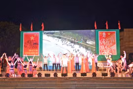 Cẩn trọng khi cách điệu trang phục dân tộc