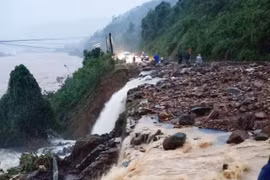 Thủ tướng chỉ đạo tập trung đối phó mưa lũ lớn tại miền Trung