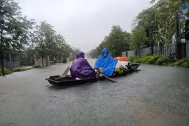 Dân làng tôi tất tả chạy cơn lũ lịch sử