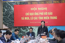 Khẩn: Dự báo, đêm 24/10, bão số 8 có thể đổ bộ vào khu vực Bắc Trung Bộ