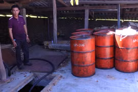 Triệt phá đường dây sản xuất, mua bán dầu giả quy mô lớn