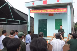 Bàn giao 2 nhà "Nghĩa tình đồng đội" cho cựu chiến binh có hoàn cảnh khó khăn ở Mang Yang