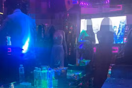 Thiêu thân 'bay lắc' - Kỳ 1: Trong 'pháo đài bay' có gì?