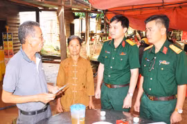 Binh đoàn 15 hỗ trợ 10 triệu đồng cho gia đình nạn nhân bị lũ cuốn