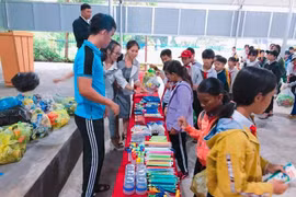 Krông Pa: Ngày hội "Đổi rác thải nhựa-lấy đồ dùng học tập"