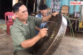 Người "chữa bệnh" cho cồng chiêng