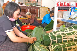 Lan tỏa hoạt động gói bánh tét gửi tặng đồng bào miền Trung ở Gia Lai