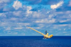 Mỹ - Trung 'thổi lửa' vào khu vực Đông Á