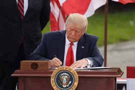 Ông Trump ký sắc lệnh nhằm kết thúc sự thống trị của Trung Quốc về đất hiếm