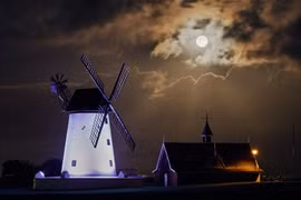 Vì sao trăng rằm tháng 8 âm lịch được gọi là trăng mùa gặt?