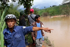 Kon Tum: Thủy điện tích nước "vô lối" gây ngập bàn thờ nhà dân, bị cô lập dân hoang mang, bất bình