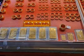 Giá vàng hôm nay 13-10: Quay đầu đi xuống, nhà đầu tư "găm" hàng