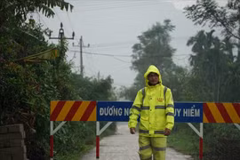 Một công nhân Thủy điện Rào Trăng 3 gọi điện về nhà nói "Bình an" rồi mất sóng