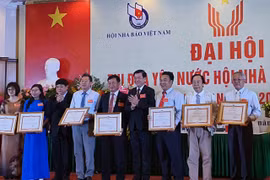 Hội Nhà báo Việt Nam tôn vinh 39 tập thể, cá nhân điển hình tiên tiến trong phong trào thi đua yêu nước giai đoạn 2015-2020