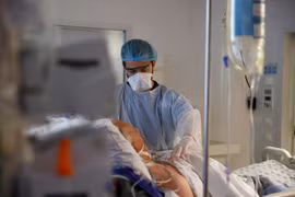 Số ca nhiễm Covid-19 toàn cầu vượt 40 triệu, có xu hướng tăng nhanh