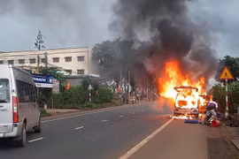 Cháy xe ô tô 7 chỗ trên Quốc lộ 20, 2 người may mắn thoát thân