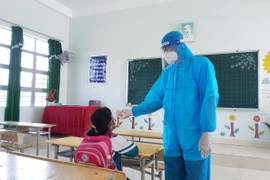 Đak Pơ diễn tập phương án xử lí khi có ca nhiễm Covid-19 trong nhà trường