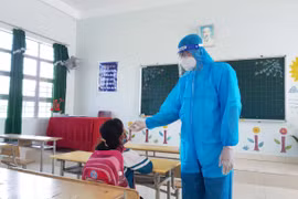 Đak Pơ diễn tập phương án xử lí khi có ca nhiễm Covid-19 trong nhà trường