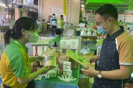 Bán lá xông mùa dịch doanh thu hơn 1 tỉ đồng/tháng